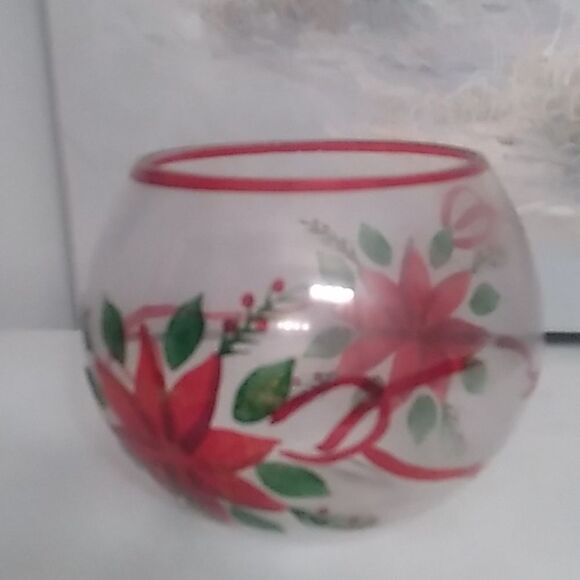 Poinsettia Glass Bowl #1 - Picture 3 of 6